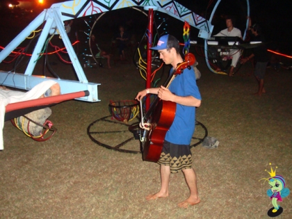 this guy played music too while following the hammock